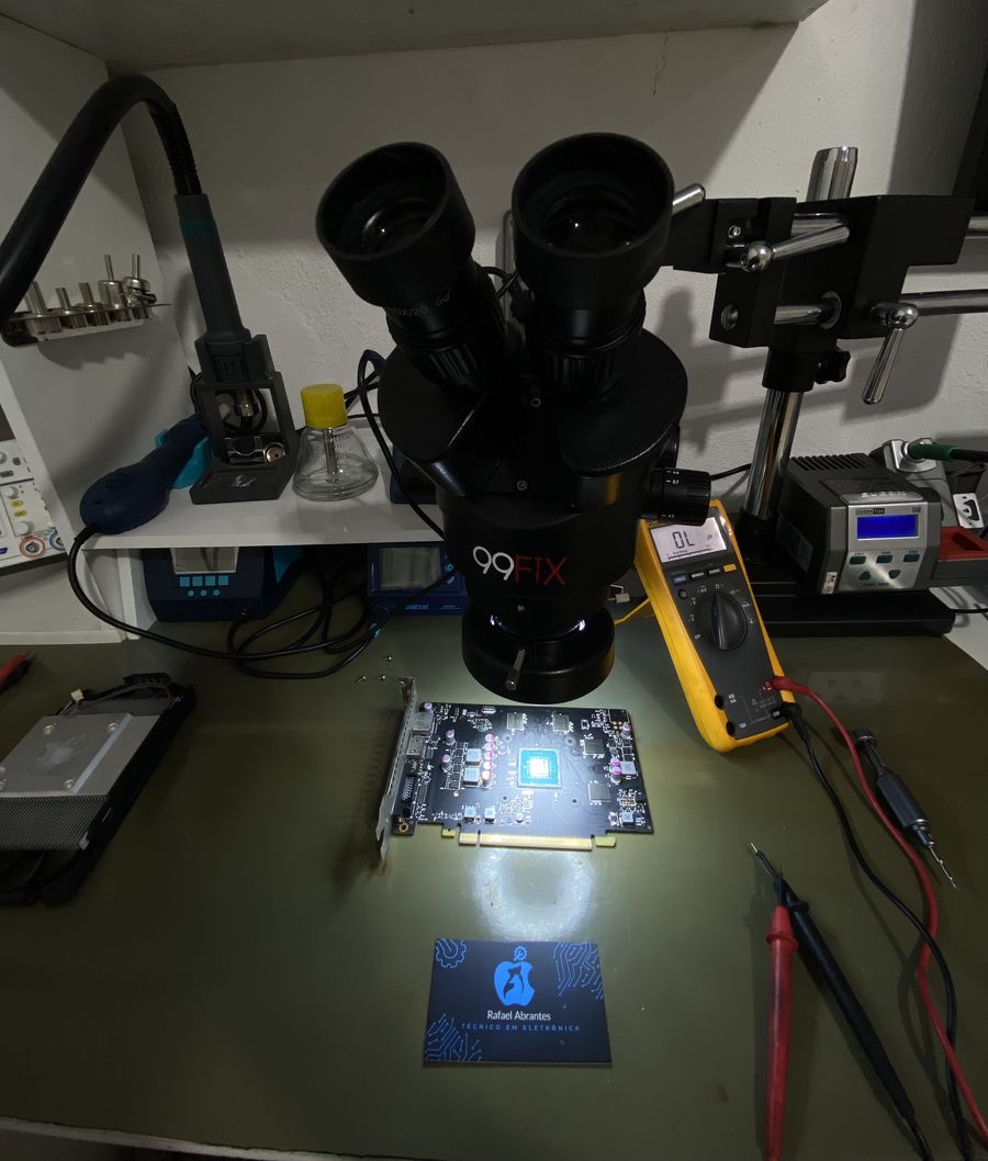 Bancada de microssolda da iLoup com microscópio e estação de solda
