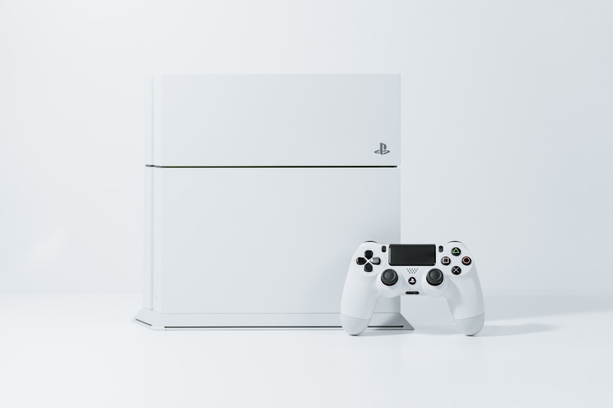 PlayStation 4 com controle DualShock
