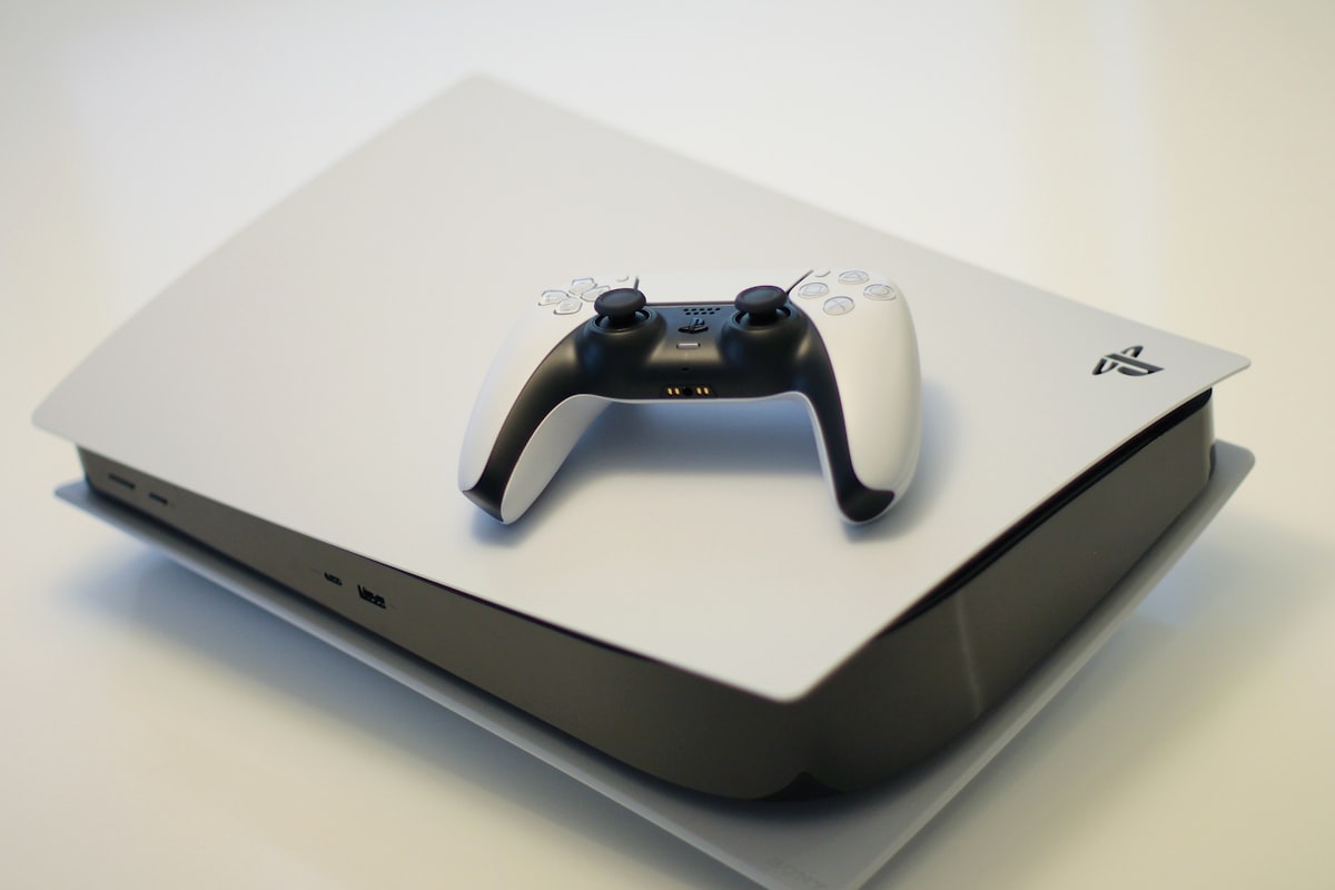 PlayStation 5 com controle DualSense