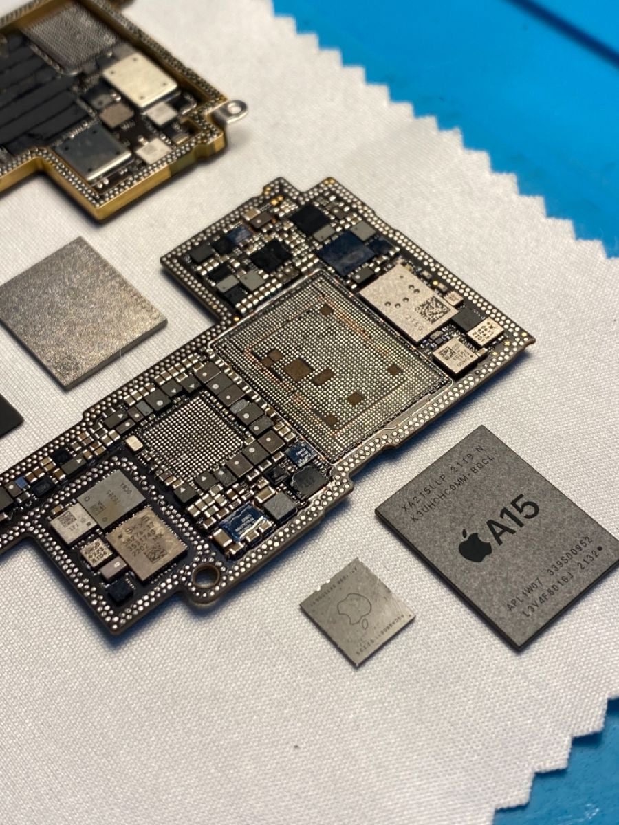 Placa de iPhone com chip A15